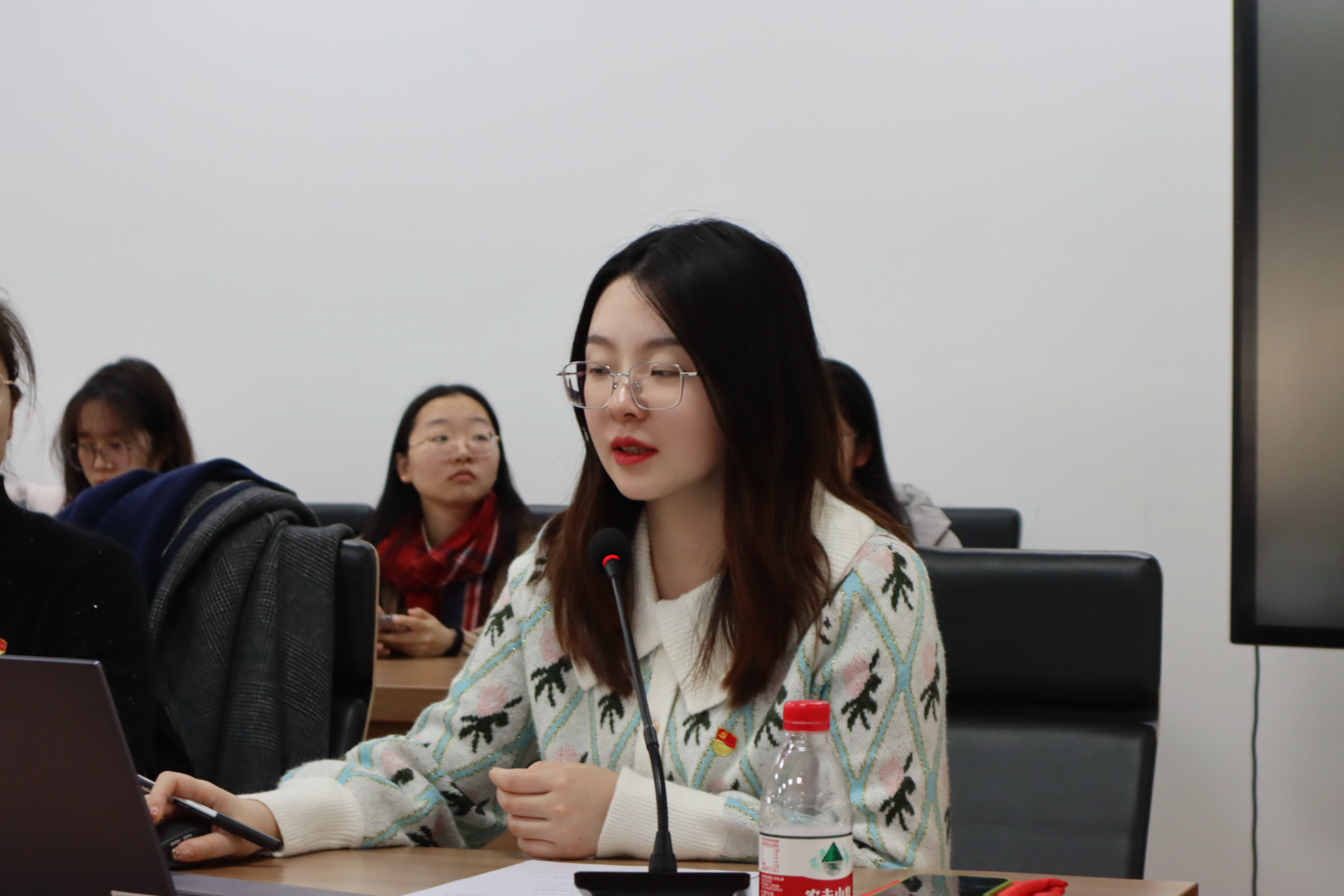 支部书记王旭作总结发言.jpg