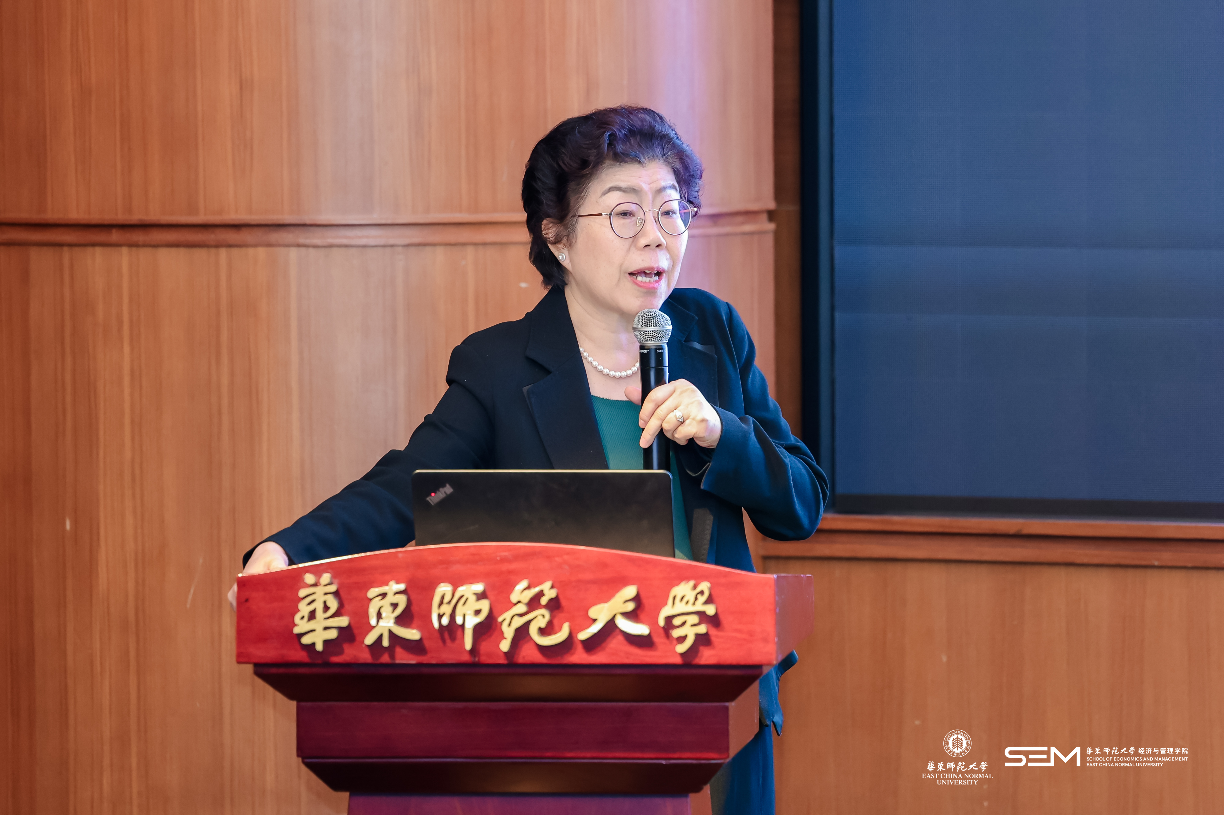 上海交通大学安泰002cc白菜资讯教授潘英丽.jpg